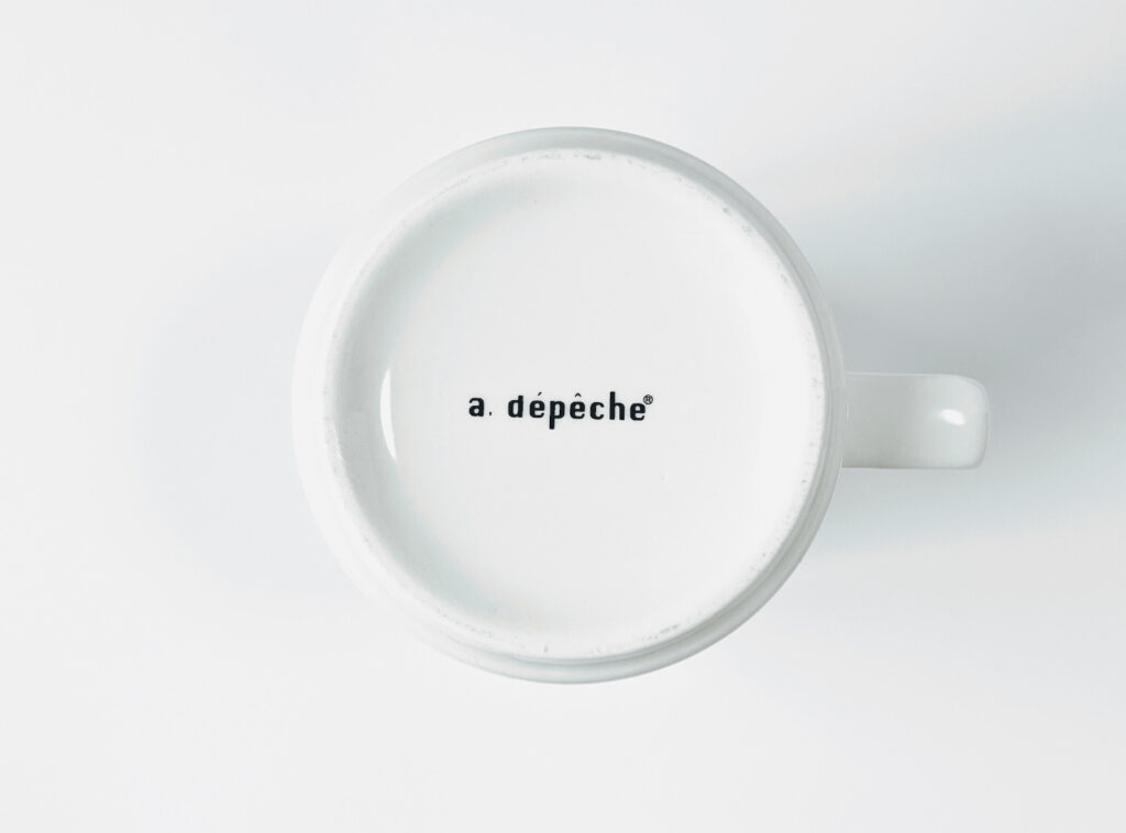 ミニマル＆シンプルなマグカップ。『a. depeche standard line mug』