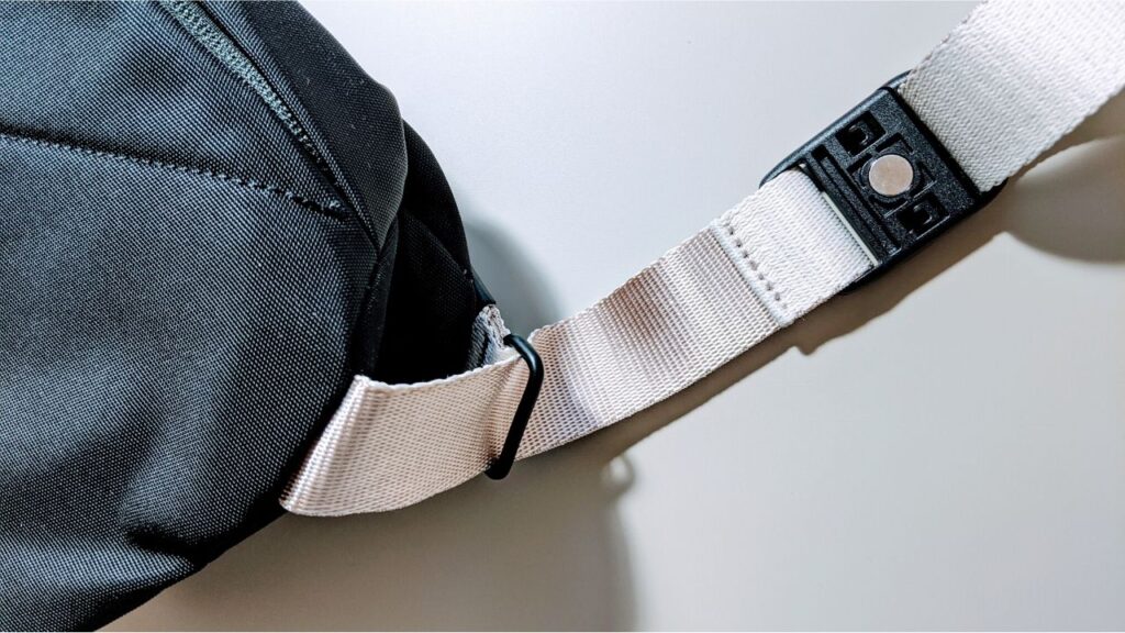 【大人のボディバッグ】白と黒のコントラストがカッコいいスリングバッグ。Bellroy Sling Premiumをレビュー
