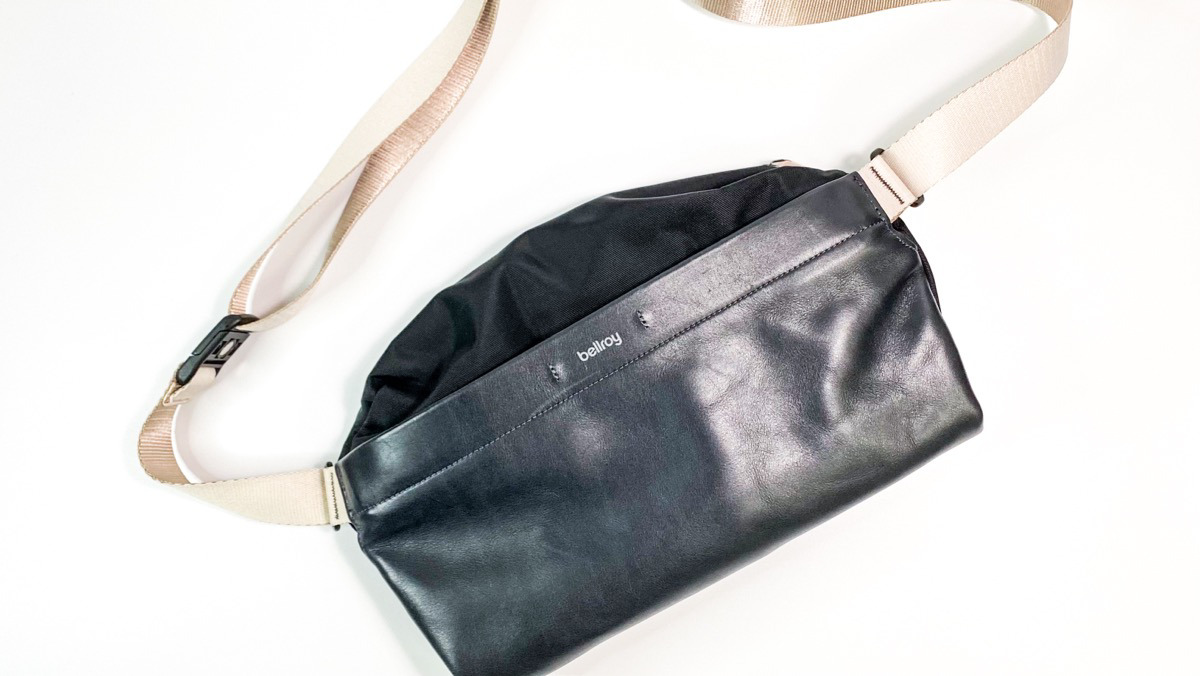【大人のボディバッグ】白と黒のコントラストがカッコいいスリングバッグ。Bellroy Sling Premiumをレビュー